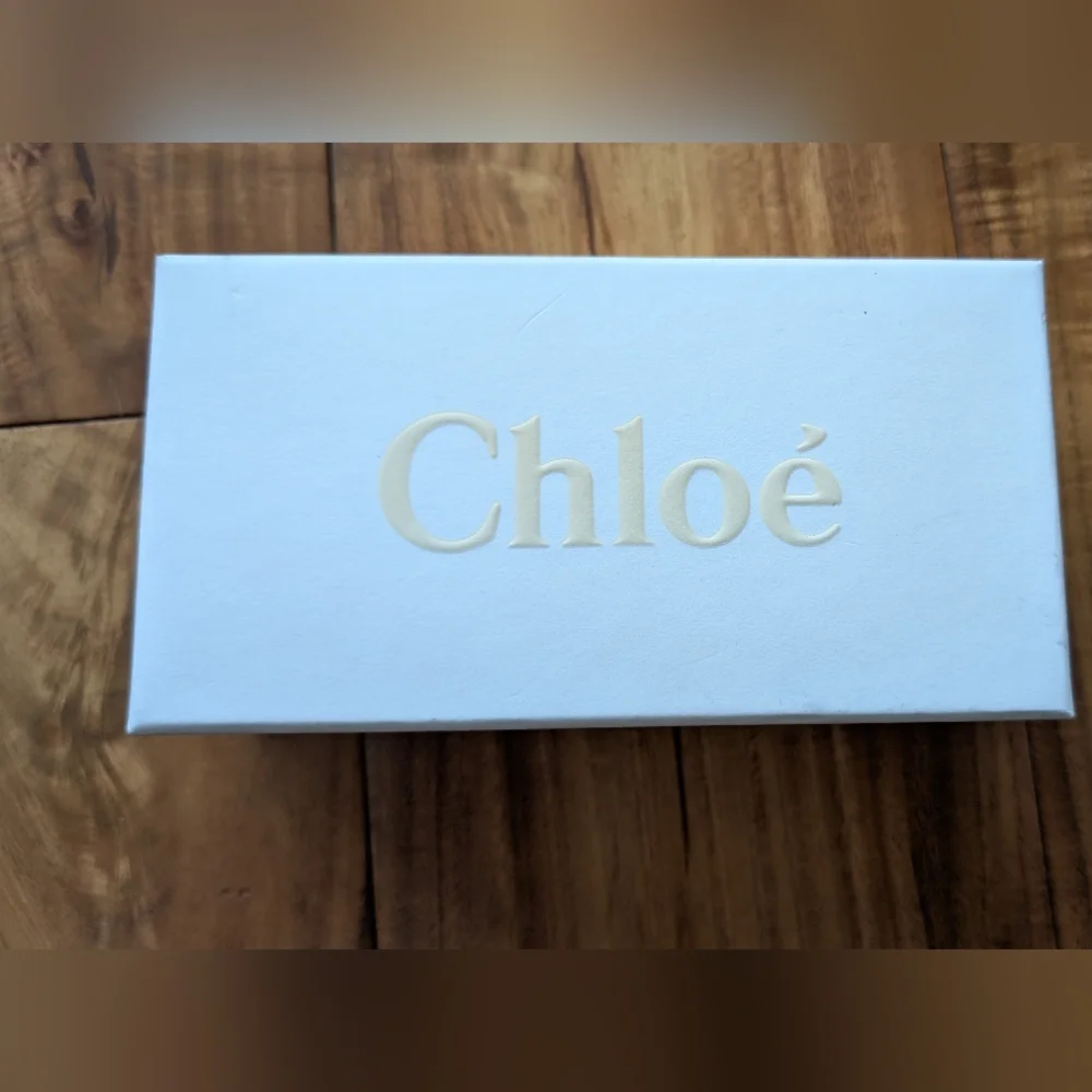 Chloe Glass Case Logo Lens Cloth Logo Box + Certification Card New ❤️